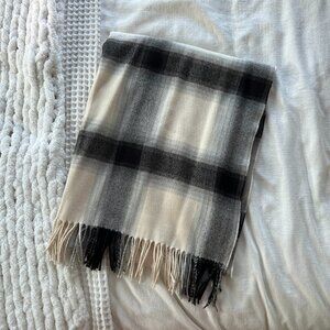 Aritzia Black and Cream Plaid Scarf